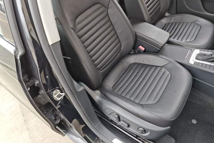 Used Volkswagen Magotan 2016 1.8TSI Smart Enjoyment Leading Model Right Front Seat