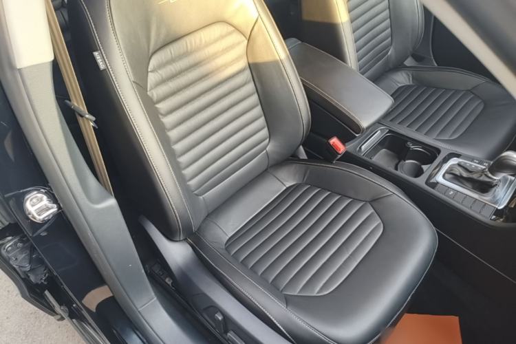 Used Volkswagen Magotan 2016 1.8TSI 25th Anniversary Edition Right Front Seat