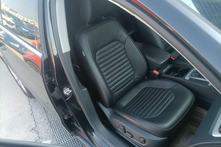 Used Volkswagen Magotan 2016 1.8TSI Smart Comfort Model Right Front Seat