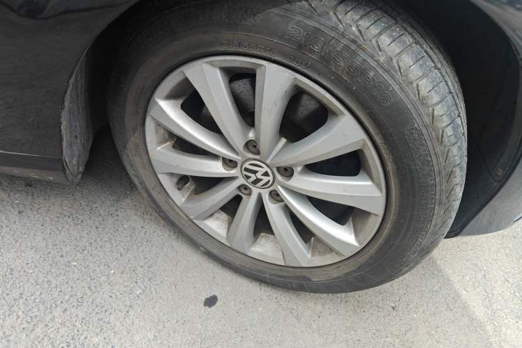 Used Volkswagen Magotan 2016 1.8TSI Smart Comfort Model Right Front Wheel Hub