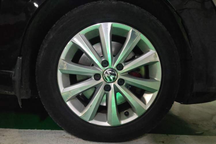 Used Volkswagen Magotan 2016 1.8TSI Smart Enjoyment Leading Model Right Front Wheel Hub