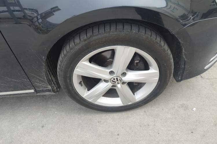 Used Volkswagen Magotan 2016 2.0 TSI Luxury Comfort Version Right Front Wheel Hub