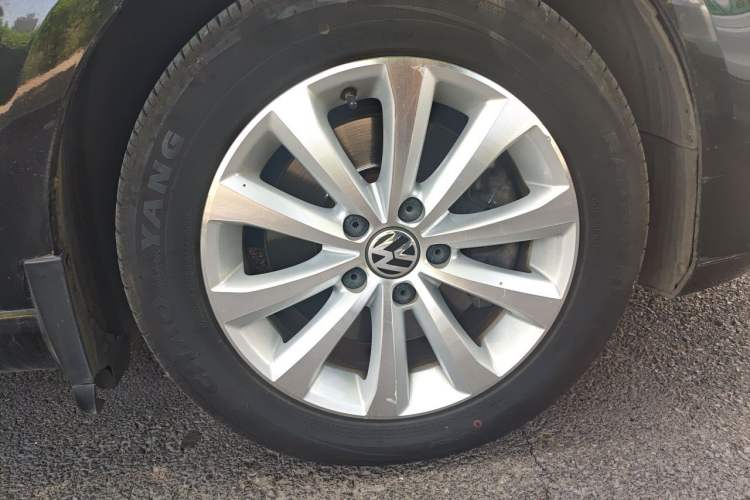 Used Volkswagen Magotan 2016 1.8TSI Smart Comfort Model Right Front Wheel Hub