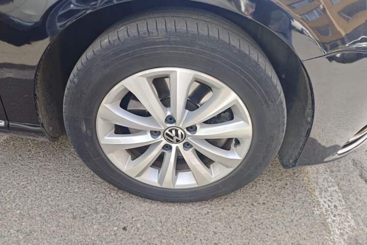 Used Volkswagen Magotan 2016 1.8TSI Smart Comfort Model Right Front Wheel Hub
