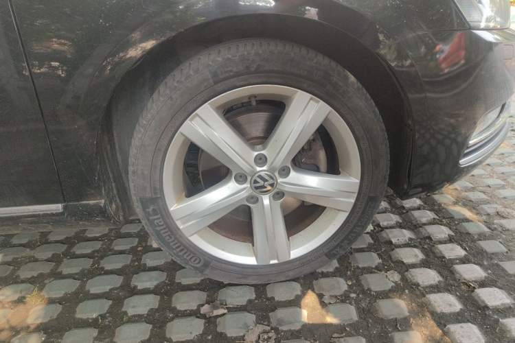 Used Volkswagen Magotan 2016 1.8TSI Luxury Comfort Model Right Front Wheel Hub