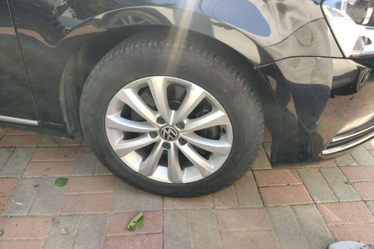 Used Volkswagen Magotan 2016 1.8TSI Smart Comfort Model Right Front Wheel Hub