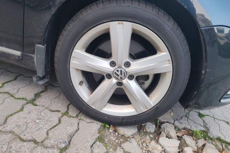 Used Volkswagen Magotan 2016 2.0 TSI Luxury Comfort Version Right Front Wheel Hub