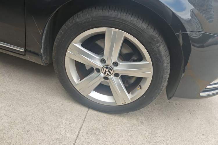 Used Volkswagen Magotan 2016 1.8TSI Luxury Comfort Model Right Front Wheel Hub
