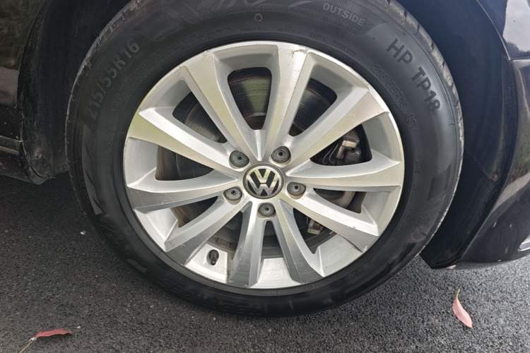 Used Volkswagen Magotan 2016 1.8TSI Smart Comfort Model Right Front Wheel Hub