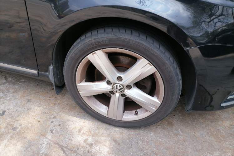 Used Volkswagen Magotan 2016 1.8TSI Luxury Comfort Model Right Front Wheel Hub