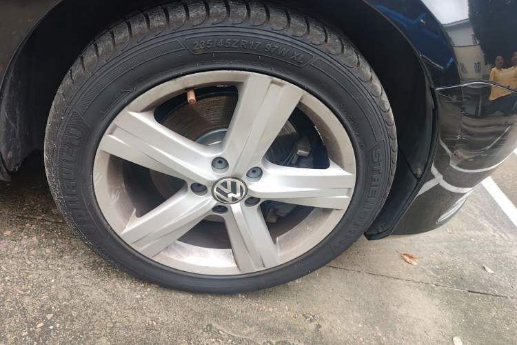 Used Volkswagen Magotan 2016 1.8TSI Luxury Comfort Model Right Front Wheel Hub