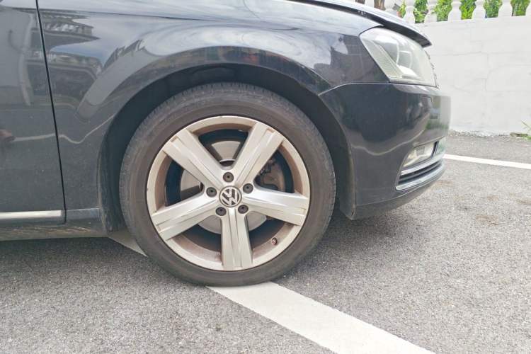 Used Volkswagen Magotan 2016 1.8TSI Luxury Comfort Model Right Front Wheel Hub