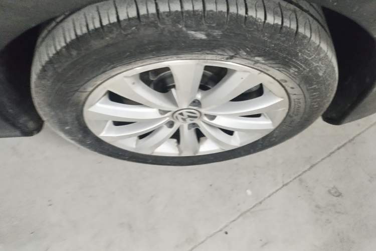 Used Volkswagen Magotan 2016 1.8TSI Smart Comfort Model Right Front Wheel Hub