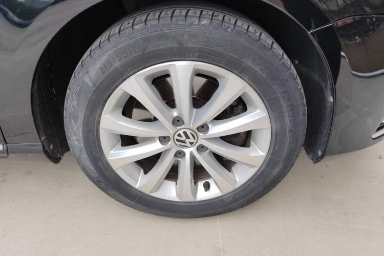 Used Volkswagen Magotan 2016 1.8TSI Smart Enjoyment Leading Model Right Front Wheel Hub