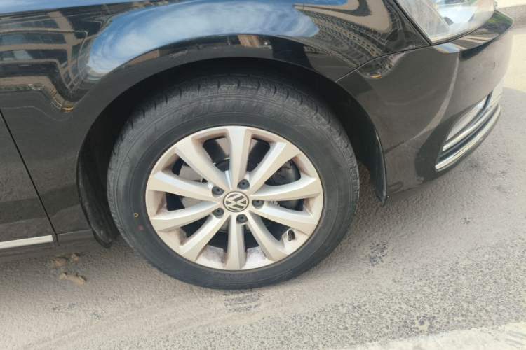Used Volkswagen Magotan 2016 1.8TSI Smart Comfort Model Right Front Wheel Hub