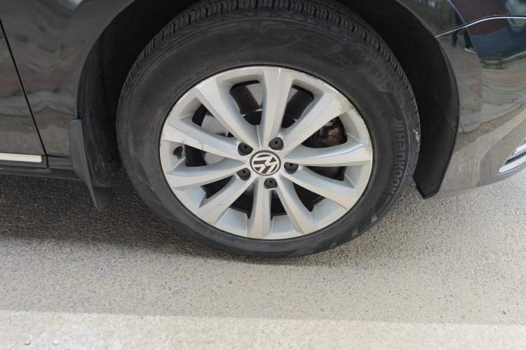 Used Volkswagen Magotan 2016 1.8TSI Smart Enjoyment Leading Model Right Front Wheel Hub