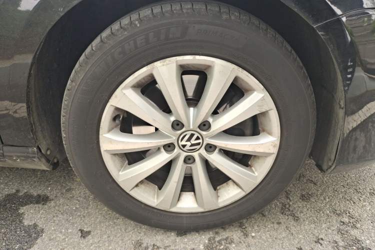 Used Volkswagen Magotan 2016 1.8TSI Smart Comfort Model Right Front Wheel Hub