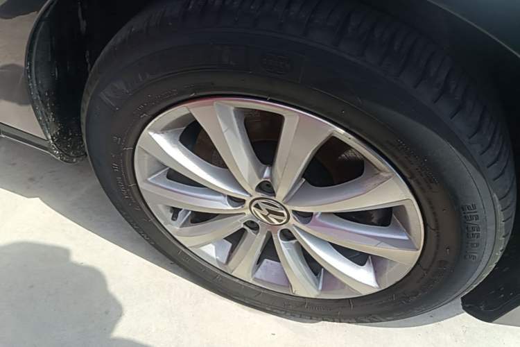 Used Volkswagen Magotan 2016 1.8TSI Smart Enjoyment Leading Model Right Front Wheel Hub