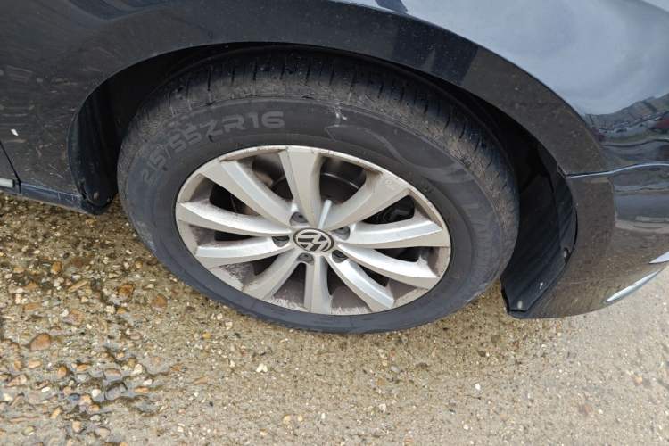 Used Volkswagen Magotan 2016 1.8TSI Smart Comfort Model Right Front Wheel Hub