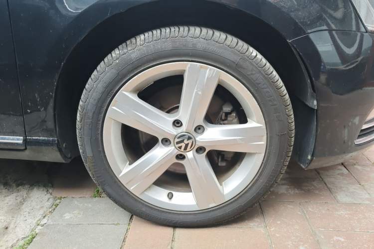 Used Volkswagen Magotan 2016 1.8TSI Luxury Comfort Model Right Front Wheel Hub
