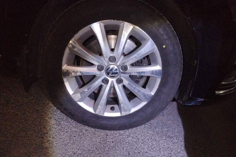 Used Volkswagen Magotan 2016 1.8TSI Smart Comfort Model Right Front Wheel Hub