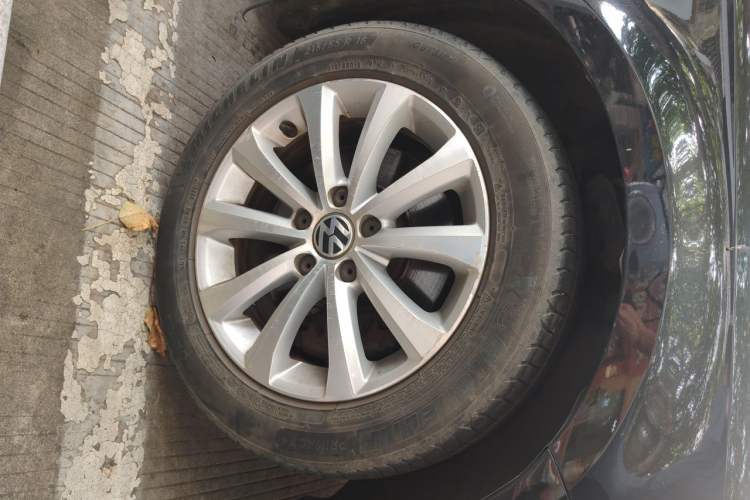 Used Volkswagen Magotan 2016 1.8TSI Smart Comfort Model Right Front Wheel Hub