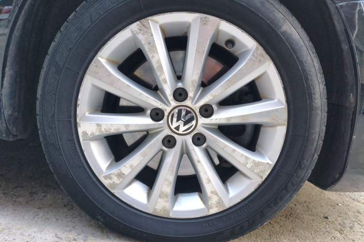 Used Volkswagen Magotan 2016 1.8TSI Smart Comfort Model Right Front Wheel Hub
