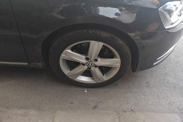 Used Volkswagen Magotan 2016 1.8TSI Luxury Comfort Model Right Front Wheel Hub