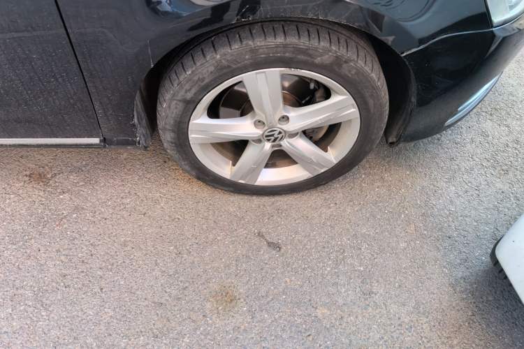Used Volkswagen Magotan 2016 1.8TSI Luxury Comfort Model Right Front Wheel Hub