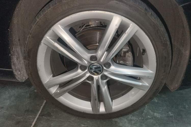 Used Volkswagen Magotan 2016 1.8TSI Smart Comfort Model Right Front Wheel Hub
