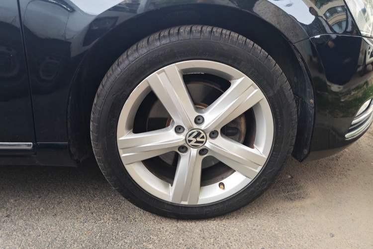 Used Volkswagen Magotan 2016 1.8TSI Luxury Comfort Model Right Front Wheel Hub