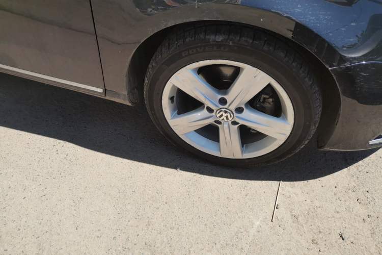 Used Volkswagen Magotan 2016 1.8TSI Luxury Comfort Model Right Front Wheel Hub