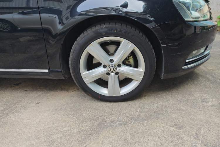 Used Volkswagen Magotan 2016 2.0 TSI Luxury Comfort Version Right Front Wheel Hub