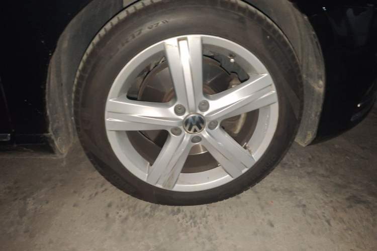 Used Volkswagen Magotan 2016 2.0 TSI Luxury Comfort Version Right Front Wheel Hub