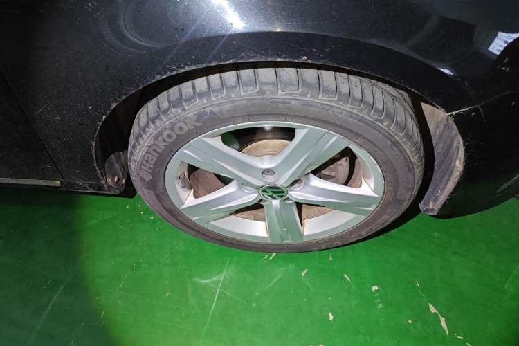 Used Volkswagen Magotan 2016 2.0 TSI Luxury Comfort Version Right Front Wheel Hub