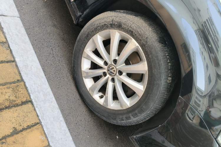 Used Volkswagen Magotan 2016 1.8TSI Smart Comfort Model Right Front Wheel Hub
