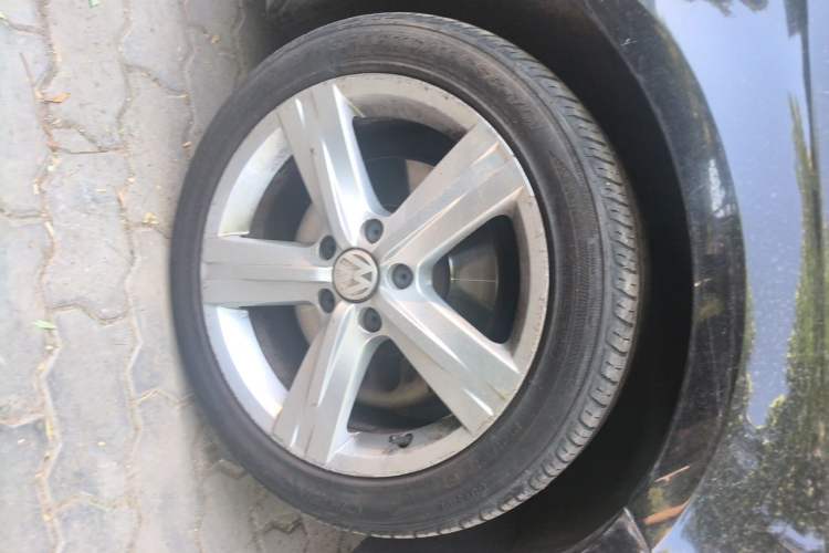 Used Volkswagen Magotan 2016 2.0 TSI Luxury Comfort Version Right Front Wheel Hub