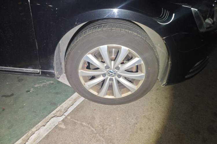 Used Volkswagen Magotan 2016 1.8TSI Smart Enjoyment Leading Model Right Front Wheel Hub
