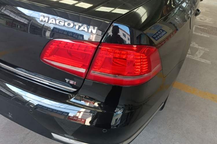 Used Volkswagen Magotan 2016 1.8TSI Luxury Comfort Model Right Rear Taillight