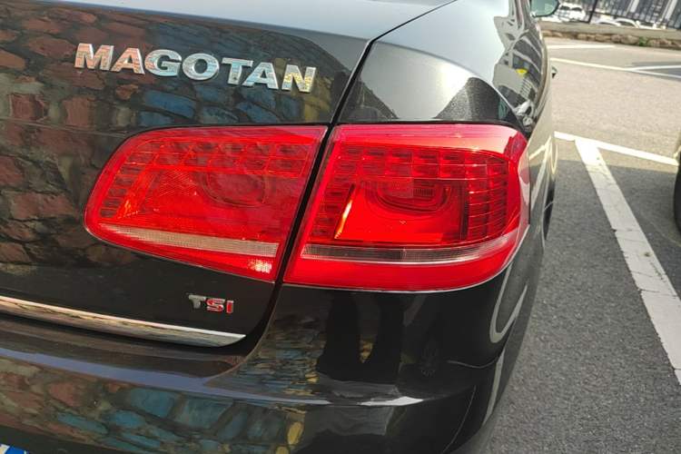 Used Volkswagen Magotan 2016 1.8TSI Smart Comfort Model Right Rear Taillight