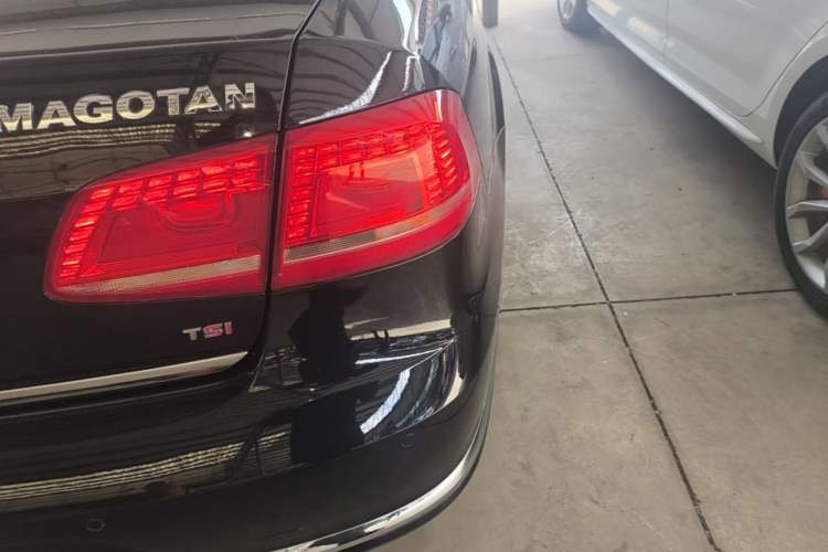 Used Volkswagen Magotan 2016 1.8TSI Smart Comfort Model Right Rear Taillight