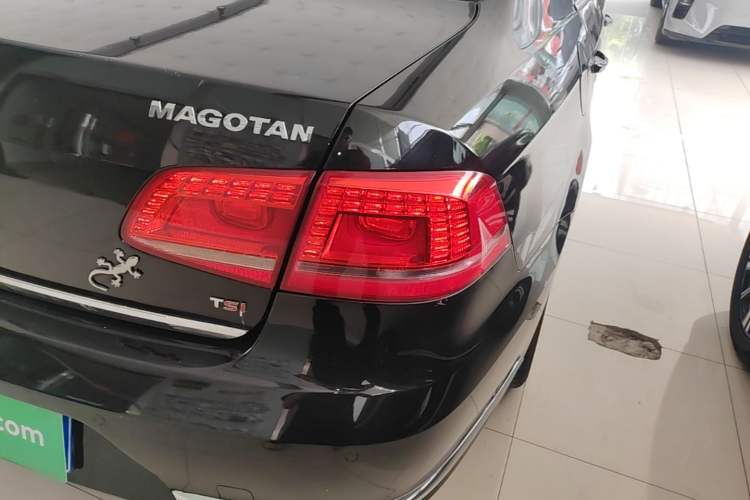 Used Volkswagen Magotan 2016 1.8TSI Luxury Comfort Model Right Rear Taillight