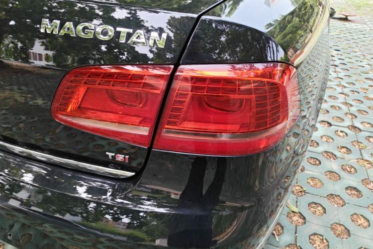 Used Volkswagen Magotan 2016 1.8TSI Smart Comfort Model Right Rear Taillight