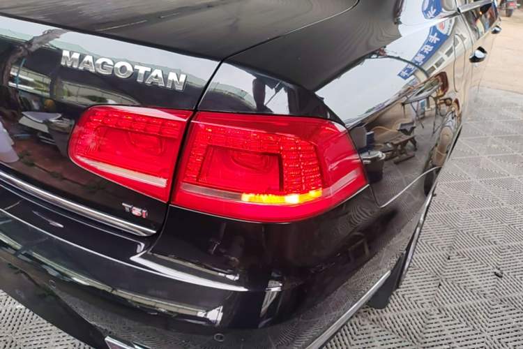 Used Volkswagen Magotan 2016 1.8TSI Smart Comfort Model Right Rear Taillight