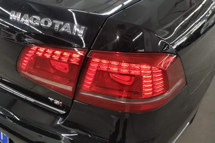 Used Volkswagen Magotan 2016 1.8TSI Smart Enjoyment Leading Model Right Rear Taillight