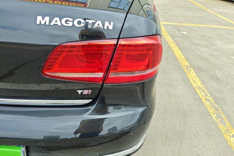 Used Volkswagen Magotan 2016 1.8TSI Smart Enjoyment Leading Model Right Rear Taillight