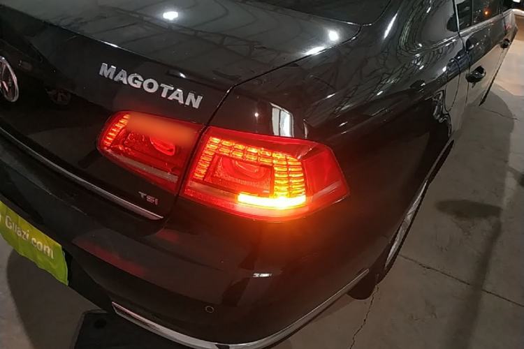 Used Volkswagen Magotan 2016 1.8TSI Smart Enjoyment Leading Model Right Rear Taillight