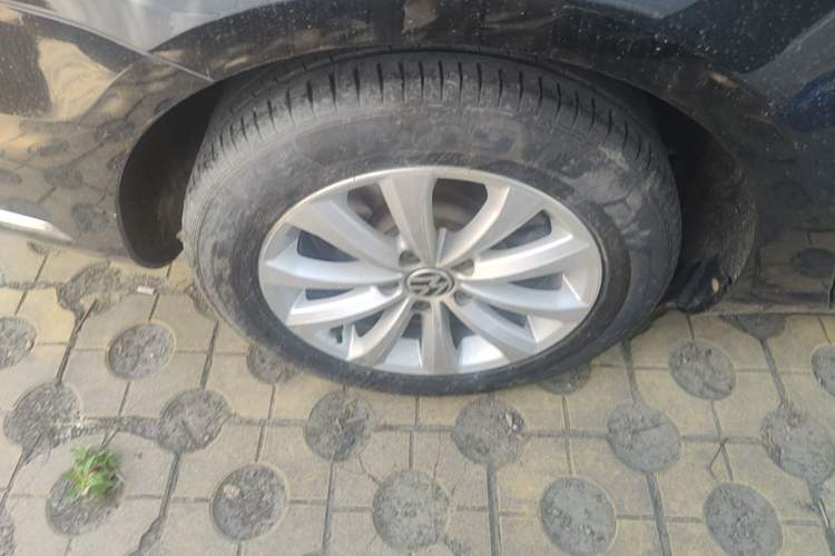 Used Volkswagen Magotan 2016 1.8TSI Smart Comfort Model Right Rear Wheel Hub