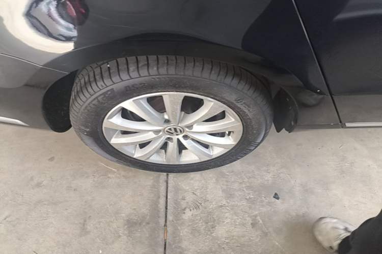 Used Volkswagen Magotan 2016 1.8TSI Smart Comfort Model Right Rear Wheel Hub