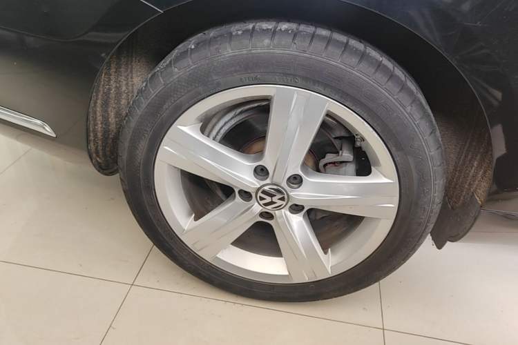 Used Volkswagen Magotan 2016 1.8TSI Luxury Comfort Model Right Rear Wheel Hub